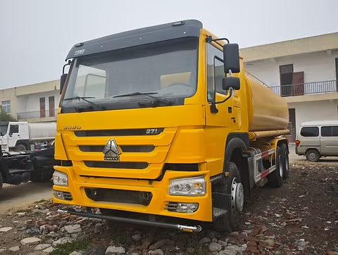 HOWO 371 6x4 Water Tanker.jpg