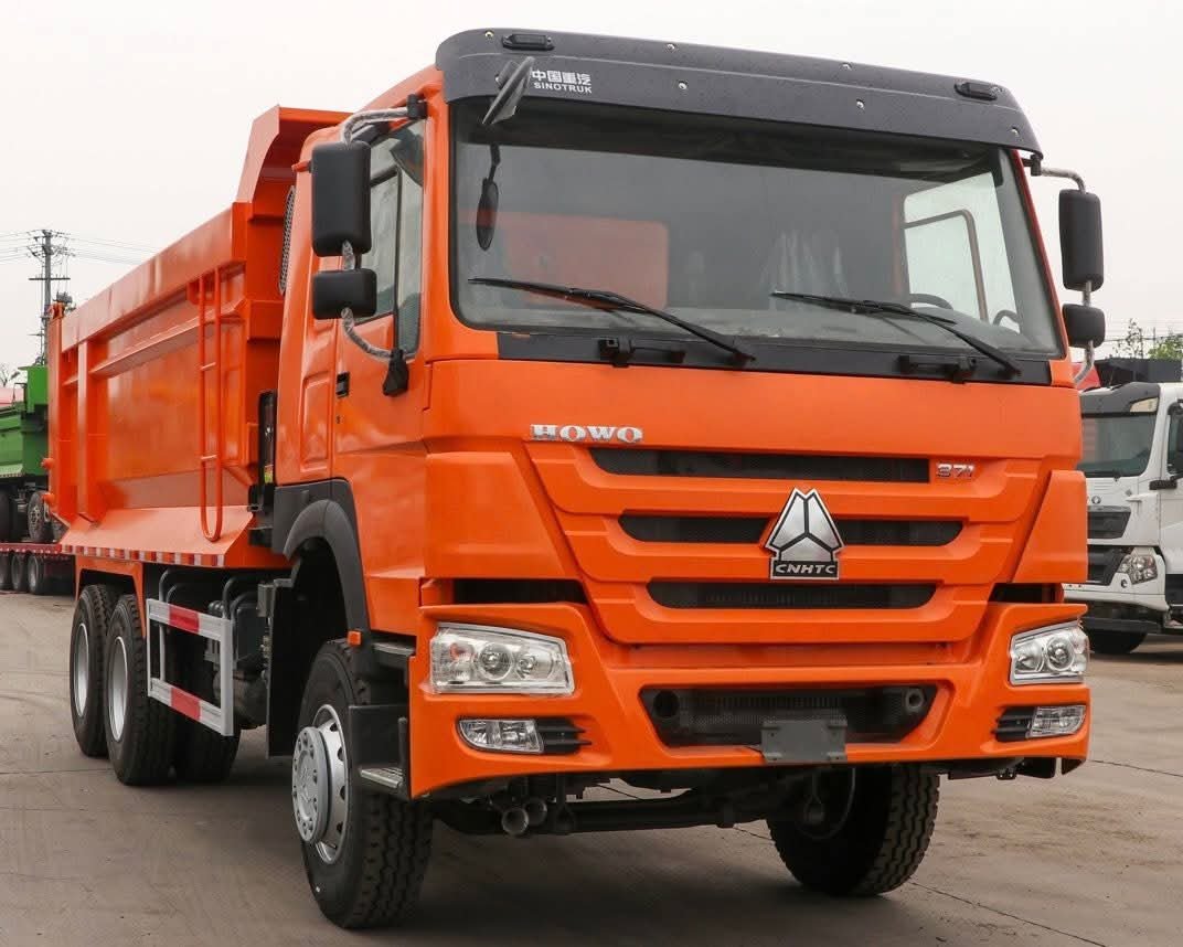 Howo 371 64 dump truck red.jpg