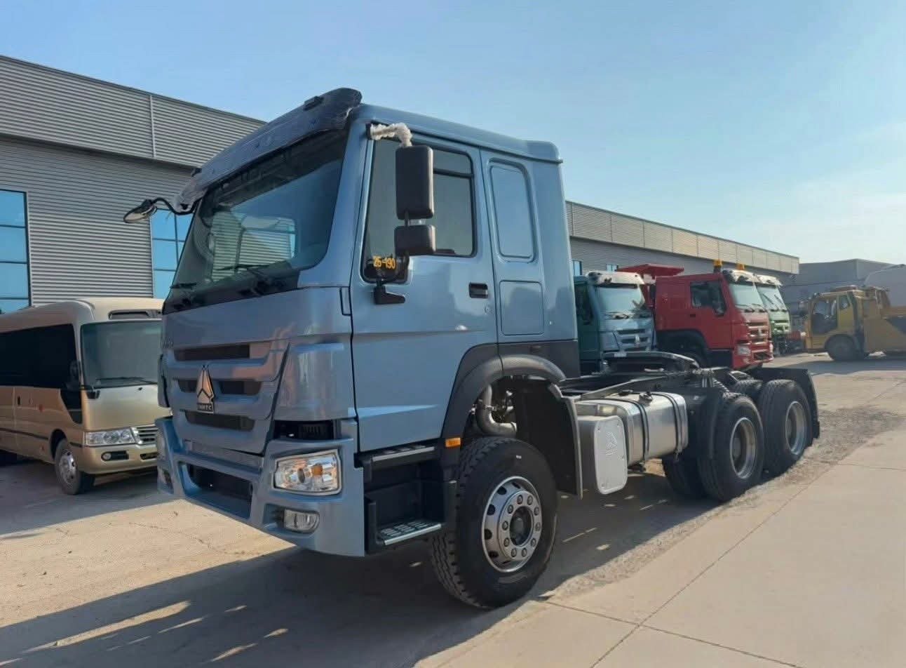 howo 371 64 truck tractor1.jpg
